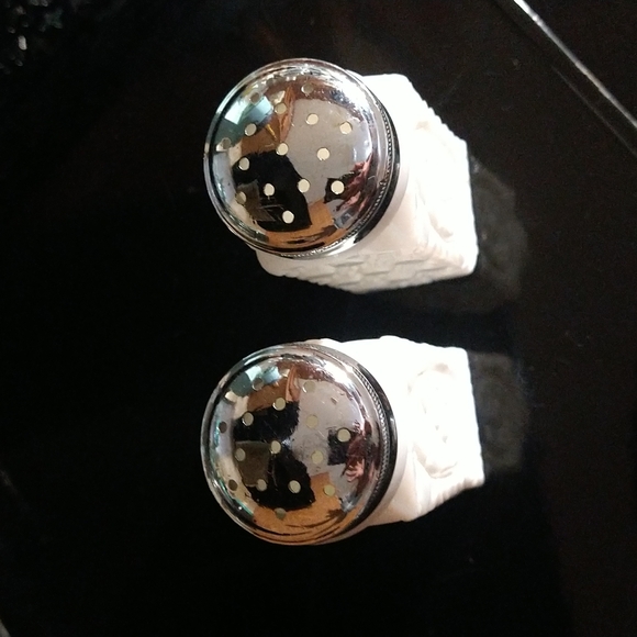 Milk Glass Salt and Pepper Shakers Atomic Pattern - Picture 7 of 11